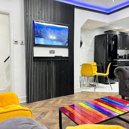 4 Bed 4 Bath House With Free Parking, 5 Mins To Lfc And 15 Mins To City Centre 리버풀 외부 사진