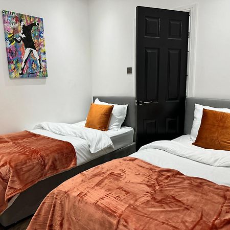 4 Bed 4 Bath House With Free Parking, 5 Mins To Lfc And 15 Mins To City Centre 리버풀 외부 사진