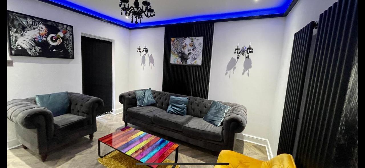 4 Bed 4 Bath House With Free Parking, 5 Mins To Lfc And 15 Mins To City Centre 리버풀 외부 사진